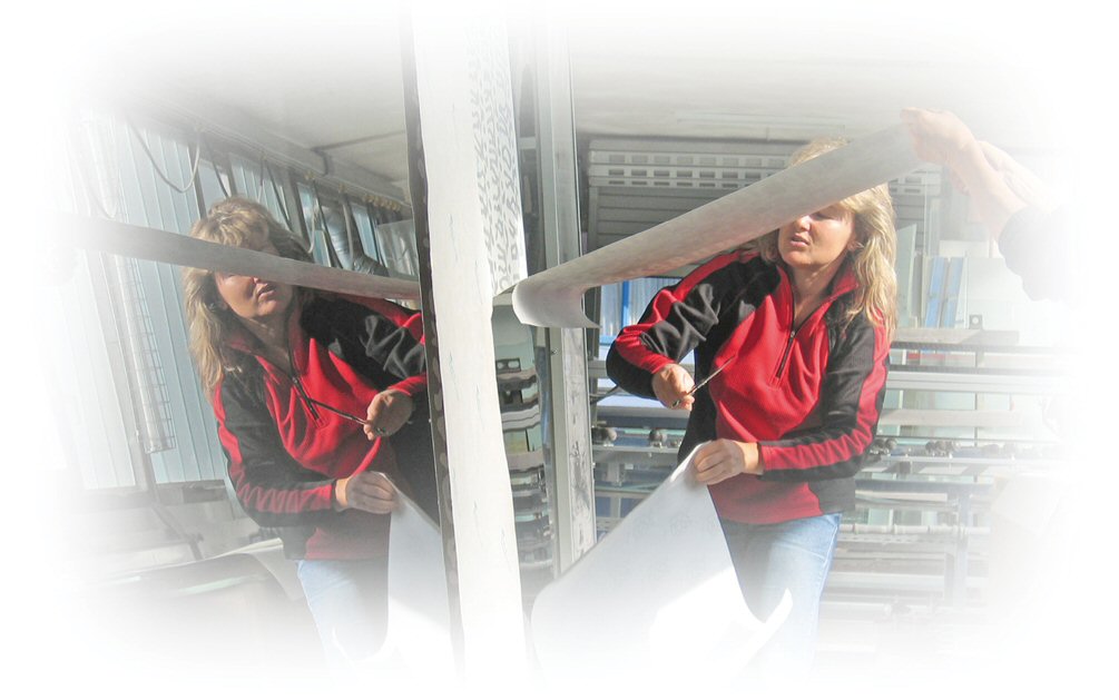 Beschriftung und Design - Susannen Krucker - Luzern - Sichtschutz - Auto Aufkleber - Fahrzeugbeschriftung - Scheiben Tönen - Schaufensterbeschriftung - Logodesign