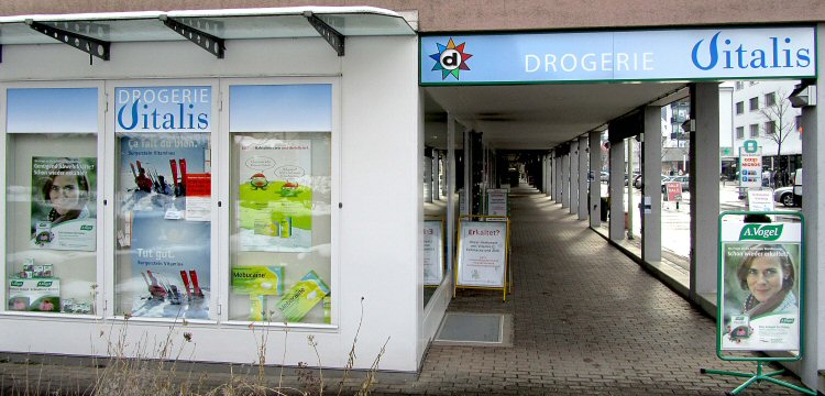 Schaufenster Beschriftung und Leuchtreklame